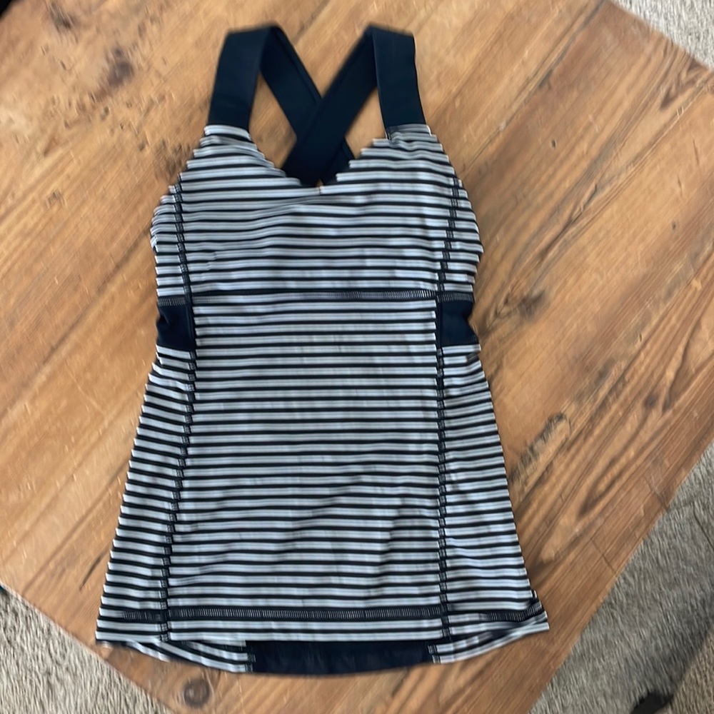 Lululemon black and white tank
